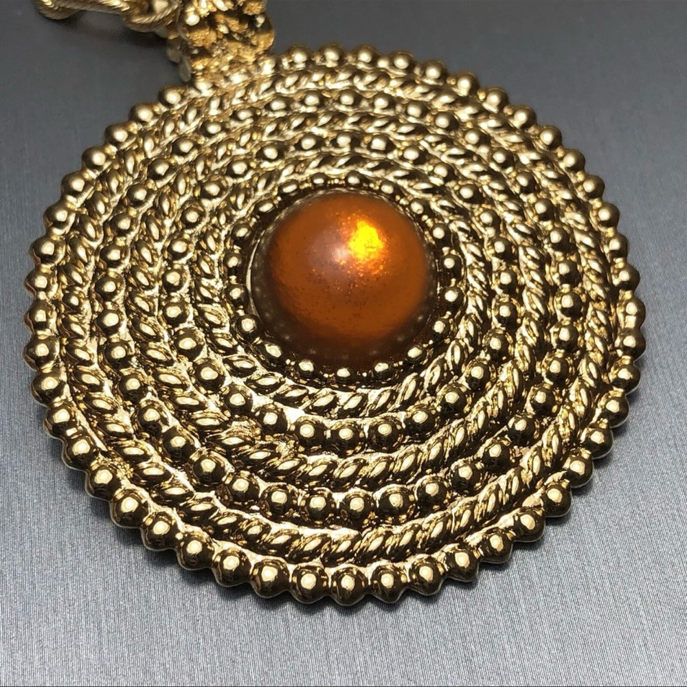 VTG Modern Avon Medallion Necklace - Picture 9 of 15